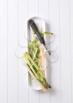 Food preparation - Peeling fresh asparagus spears