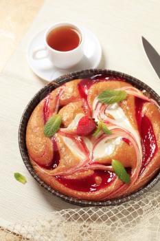 Sponge cake with cream cheese and strawberry sauce