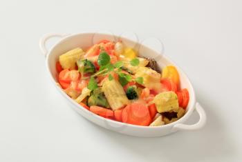 Mixed vegetables in a white porcelain dish