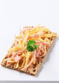 Crispbread with strips of ham and cheese
