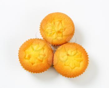 Pudding filled cupcakes	Custard filled muffins - studio shot