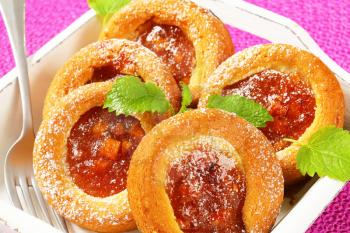 Small round cakes filled with apple puree