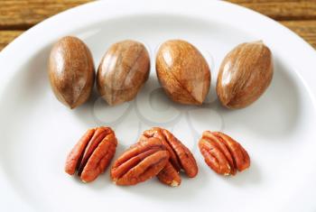 Fresh shelled and unshelled pecan nuts