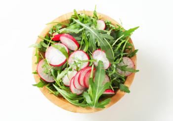Bowl of rocket salad and sliced radish