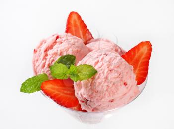 Ice cream with fresh strawberries in a dessert glass