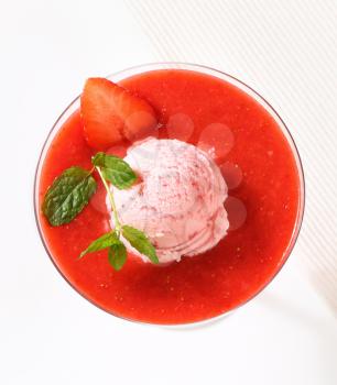 Ice cream with strawberry puree in coupe