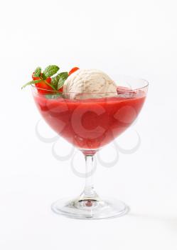 Ice cream with strawberry puree in coupe