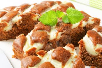 Soft gingerbread cake with cream cheese