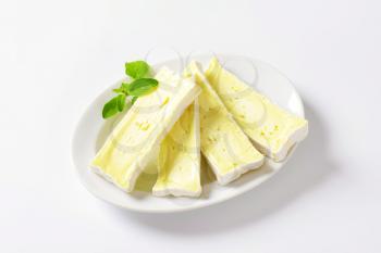 Carre de l'Est - French cow's milk cheese with white rind