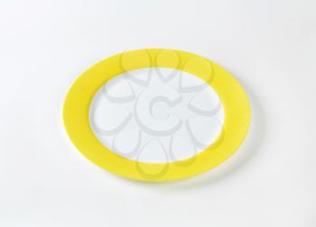 Dinner plate with wide yellow rim