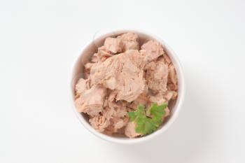 chunks of canned tuna in white bowl