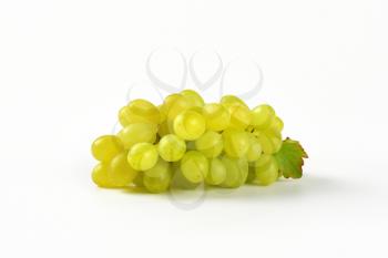 bunch of white table grapes
