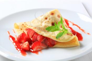 Crepe with fresh strawberries and coulis