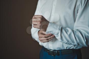 Process of clothing of a shirt.