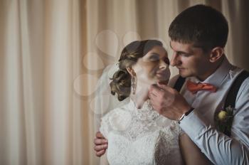 The loving glance of the newlyweds.