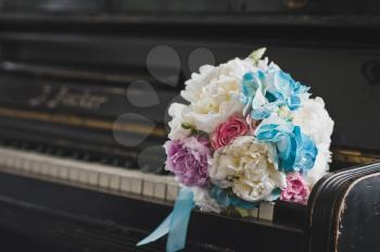 Flowers on the old piano.