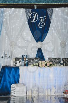 Elements decorate the wedding table.