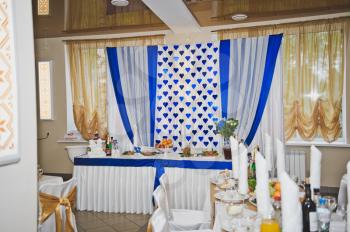 The decoration of the festive table cloth and flowers.