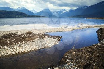 melt the ice in the ocean on a background of mountains. scenic spots