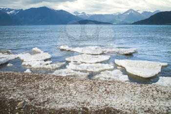 melt the ice in the ocean on a background of mountains. scenic spots