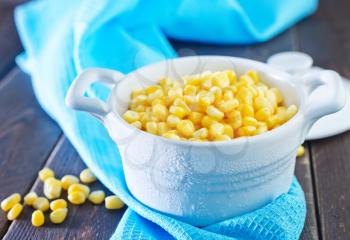 sweet corn in bowl and on a table