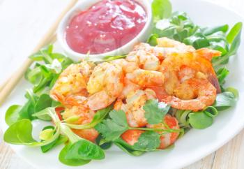 Fried shrimps with sauce
