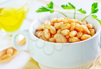 white beans in bowl