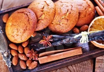 cookies with spice on wooden tray and on a table