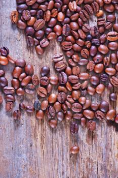 dry coffee beans on the wooden table