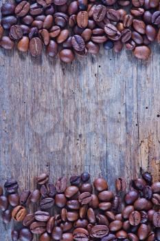 dry coffee beans on the wooden table