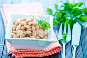 white bean in bowl and on a table