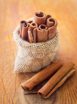 Aroma cinnamon sticks on the wooden board