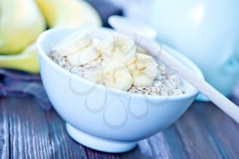 raw oat flakes in the white bowl