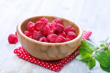 raspberry in bowl and on a table
