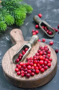  cranberry on wooden table, fresh cranberry