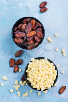 cocoa butter and cocoa beans in bowl