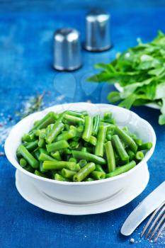 green beans in bowl and on a table