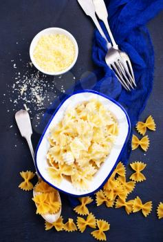 Pasta sprinkled with cheese , pasta in bowl