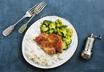 boiled white rice with broccoli and grilled meat
