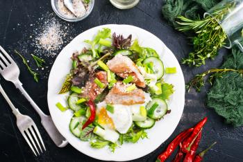 salad with fried tuna and egg , diet salad