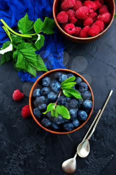 fresh raspberry and blueberry in bowl, fresh berries in bowl