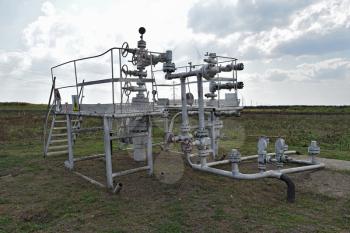 Equipment of an oil well. Shutoff valves and service equipment.