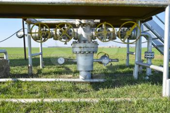 Oil well. The equipment and technologies on oil fields.