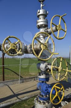 Oil well. The equipment and technologies on oil fields.