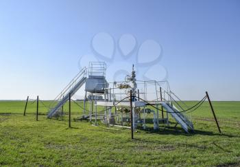 Oil well. The equipment and technologies on oil fields.