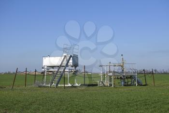 Oil well. The equipment and technologies on oil fields.