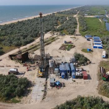 Carrying out repair of an oil well. Equipment of oil fields.