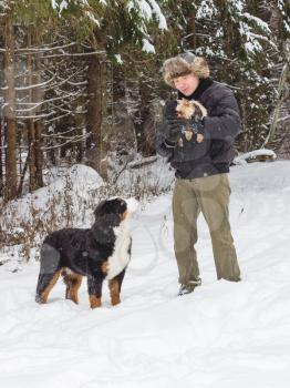 The man in the Park playing with the dog breed dogs.