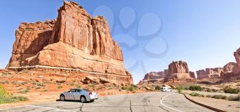 Nature National Park, Utah. The landscape and rocks. Roads and propinki Park, Utah.