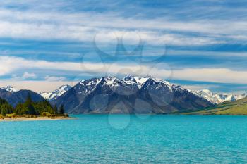 Beautiful turquoise lake in New Zealand
